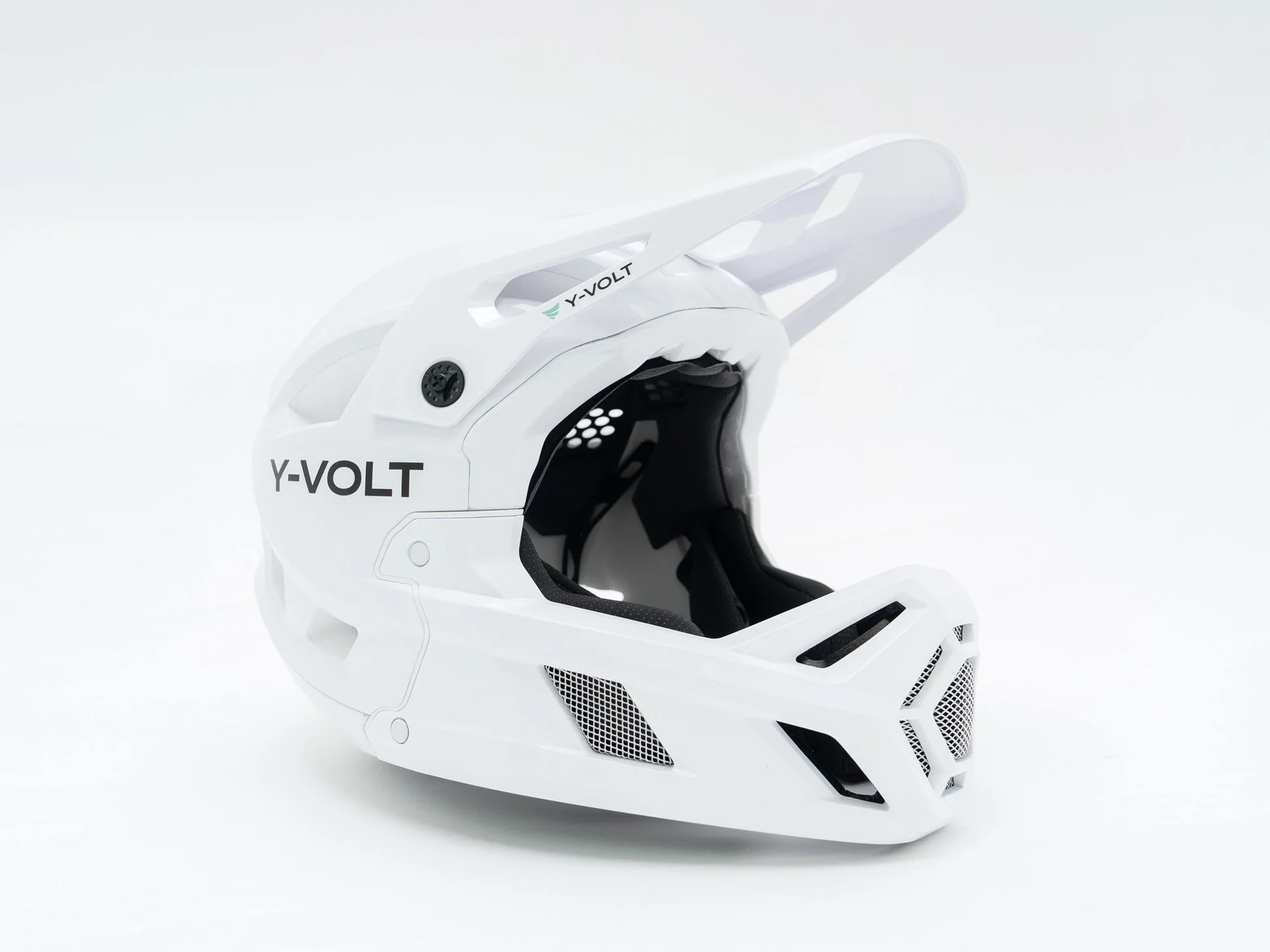 Белый фирменный кроссовый шлем Y-VOLT